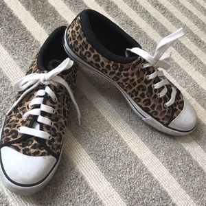 G BY GUESS CHEETAH PRINT SNEAKERS SIZE 10